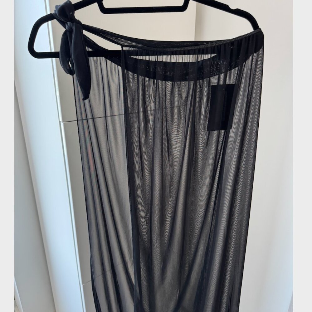 NWT Pretty Little Thing Women's Black Tie Side Maxi Beach Sarong Size M. - Picture 5 of 8